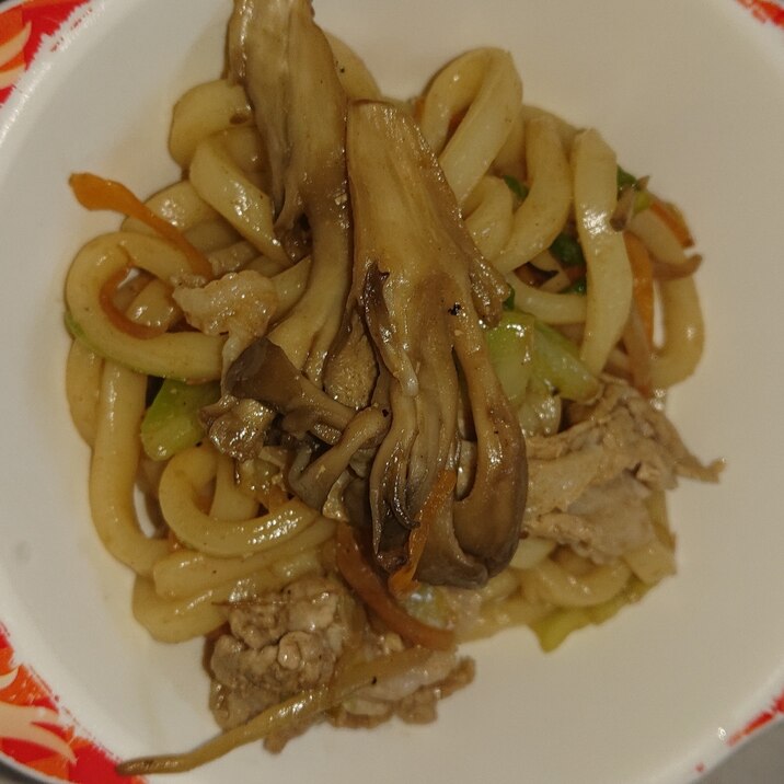 まいたけとキャベツの焼きうどん